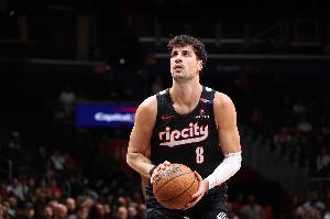 冲击力还是强!阿夫迪亚半场7中3&6罚全中拿到13分 抢到4个篮板 冲击力还是强!阿夫迪亚半场7中3&6罚全中拿到13分 抢到4个篮板