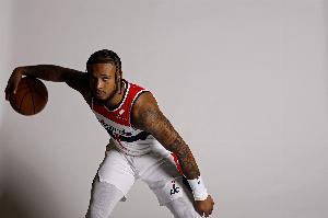 正负值-27有点惨!惠特摩尔季前赛首秀替补7中4砍10分1断1帽 正负值-27有点惨!惠特摩尔季前赛首秀替补7中4砍10分1断1帽