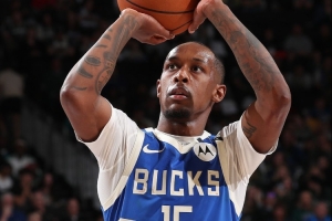 美记：雄鹿将裁掉双向合同球员贾马里-布耶 为签字母弟腾阵容空间