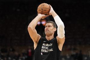 尽力了!大洛佩斯替补17分钟三分11中5贡献15分3板 尽力了!大洛佩斯替补17分钟三分11中5贡献15分3板