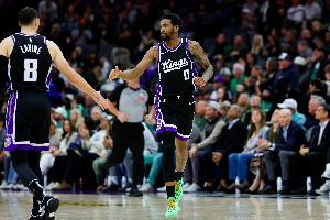 双枪!拉文上半场13中9砍下22分1板1助 蒙克6中5得到13分2助 双枪!拉文上半场13中9砍下22分1板1助 蒙克6中5得到13分2助