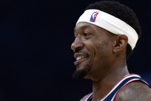 还是不好用!比尔5中2仅拿5分1板1断 4犯规 还是不好用!比尔5中2仅拿5分1板1断 4犯规