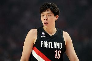 咱家首轮秀!拓记:杨瀚森热身时 现场DJ开始播放中文歌曲 咱家首轮秀!拓记:杨瀚森热身时 现场DJ开始播放中文歌曲