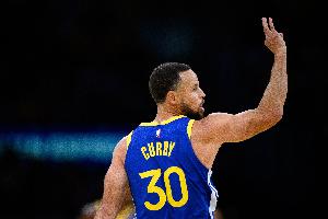 路威:我夸库里已经有点词穷了 他将成为NBA历史最佳控卫 路威:我夸库里已经有点词穷了 他将成为NBA历史最佳控卫