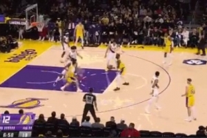 我有篮子呀!艾顿罚球线接球面对杨瀚森 直接中投命中! 我有篮子呀!艾顿罚球线接球面对杨瀚森 直接中投命中!