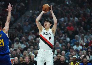 没把握住!杨瀚森连续第二个空位三分磕前筐没打进! 没把握住!杨瀚森连续第二个空位三分磕前筐没打进!