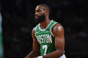 张佳玮:杰伦-布朗次节末打出FMVP风采 绿军的比赛内容远好过战绩 张佳玮:杰伦-布朗次节末打出FMVP风采 绿军的比赛内容远好过战绩