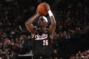 青岛外援开始发挥!杜普-里斯连续三分命中 还防努尔基奇失误 青岛外援开始发挥!杜普-里斯连续三分命中 还防努尔基奇失误