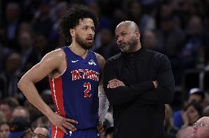 30分10助0失误!比克斯塔夫:多单打少挡拆模式对CC来说效果不错 30分10助0失误!比克斯塔夫:多单打少挡拆模式对CC来说效果不错