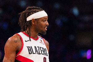 板凳发威!格兰特首节替补7分钟4中2贡献11分 罚球5中5 板凳发威!格兰特首节替补7分钟4中2贡献11分 罚球5中5