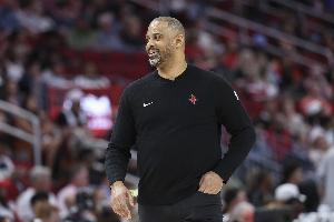 乌度卡谈三分防守:只要出手的是我们希望他投的球员 就能接受! 乌度卡谈三分防守:只要出手的是我们希望他投的球员 就能接受!