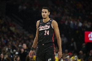 开拓者穆雷关键上篮没进！杨健：怎么犯威少的错误？被筐盖了