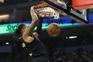 不是？勇士56号秀上场轰30分 打掘金半场出场时间最低贡献7分2板