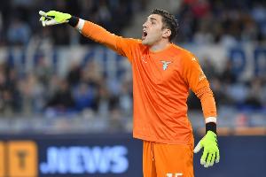 英媒：拉齐奥门将曼达斯可能在冬窗离队，转会费1000万至1200万镑